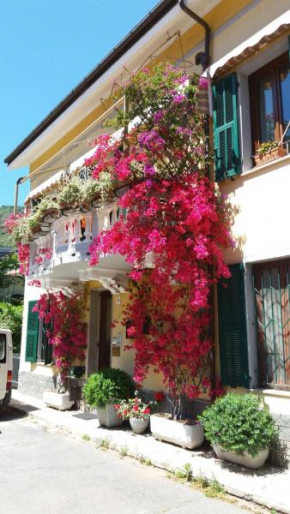 Отель La Maison Des Bouganvilles  Marina di Andora